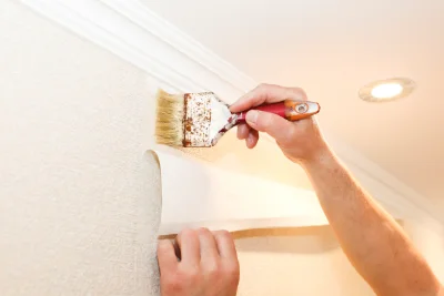 Pose de papier peint à Guchan — revêtements muraux et toiles de verre